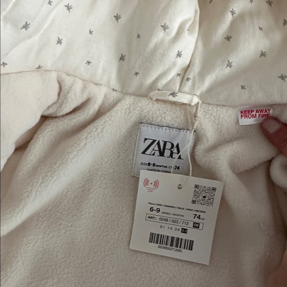 NWT- Zara Cream Fleece Baby Footie. Size 6-9 months - Picture 3 of 8